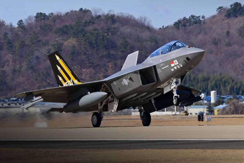 執行此次同乘任務的飛機為KF-21B 004號雙座原型機。（圖片擷取自南韓空軍臉書／本報編輯）