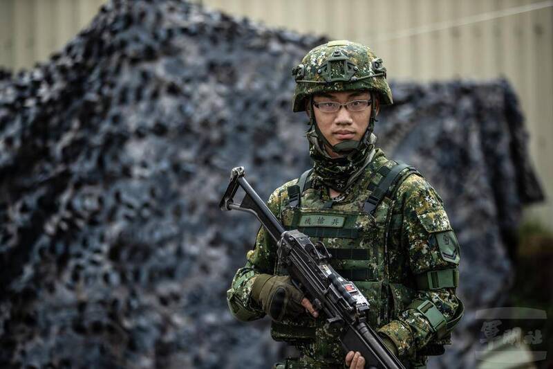 隸屬機步333旅聯兵1營機步1連的周俊傑一兵。（取自軍聞社）