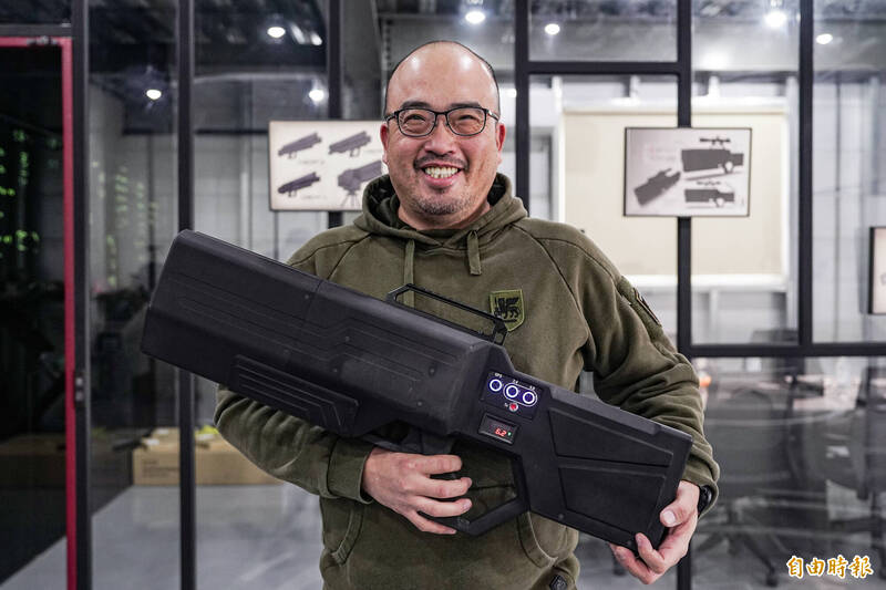軍情人物》反制系統享譽國際前 蕭淵展曾玩無人機捕捉台灣之美