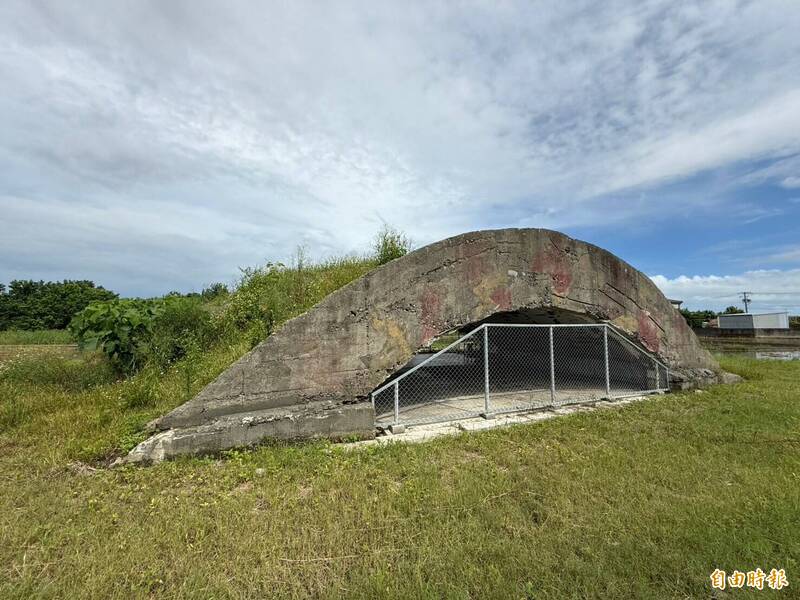 宜蘭機堡群中數量最多的宜蘭市南橋里，共有6座機堡，文化局獲中央補助進行修復，目前正在進行工程驗收。（記者王峻祺攝）