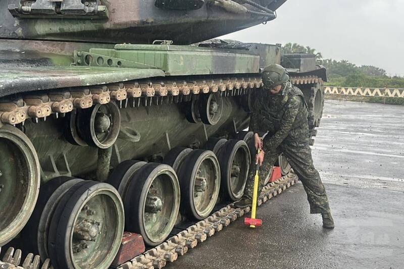 中國解放軍連續二天對我國發動針對性軍演，國軍第三作戰區官兵進行各項操演整備。（軍聞社）