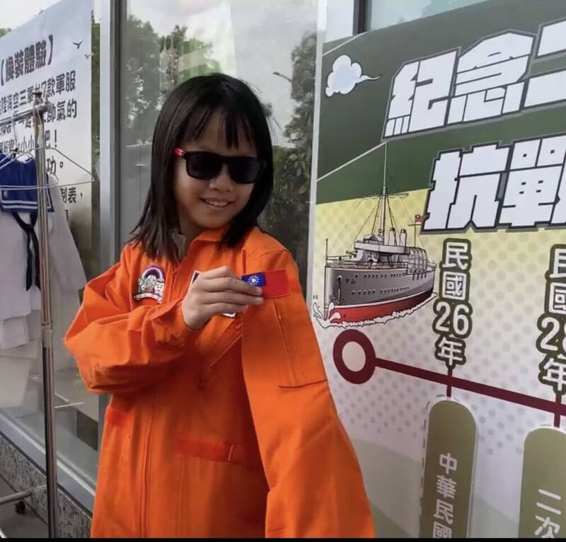 國防部首次與天母知名百貨公司合作，辦理小小兵派對，今天的小小兵體驗活動，用從小灌輸愛護中華民國的觀念，更顯得有意義，在應對解放軍軍演的一來一往間，也看得見國防部的用心。（圖：讀者提供）