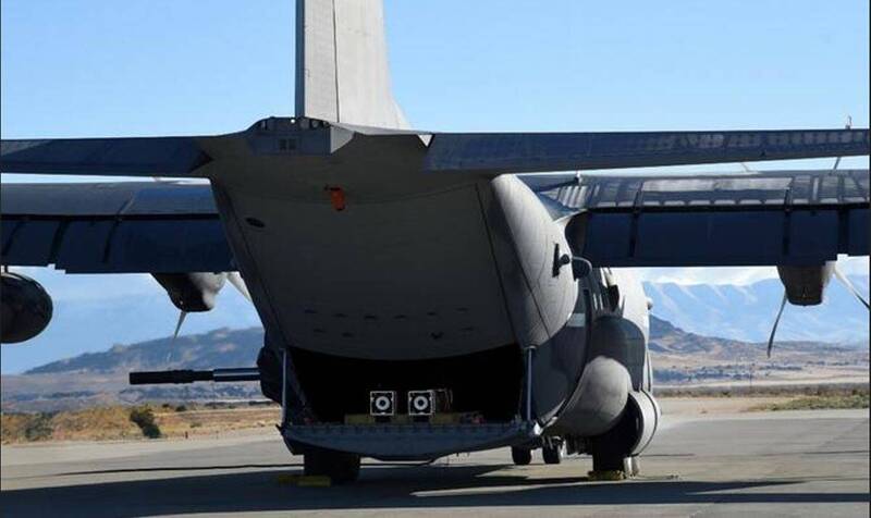 AC-130J砲艇機後部艙門載有發射管，可發射「黑箭」巡弋飛彈。圖：取自Leidos公司網站。