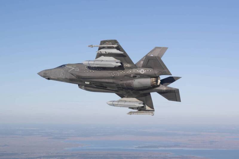 美軍F-35B戰機今年初外掛AGM-158C飛彈進行測試。（美軍DVIDS網站）