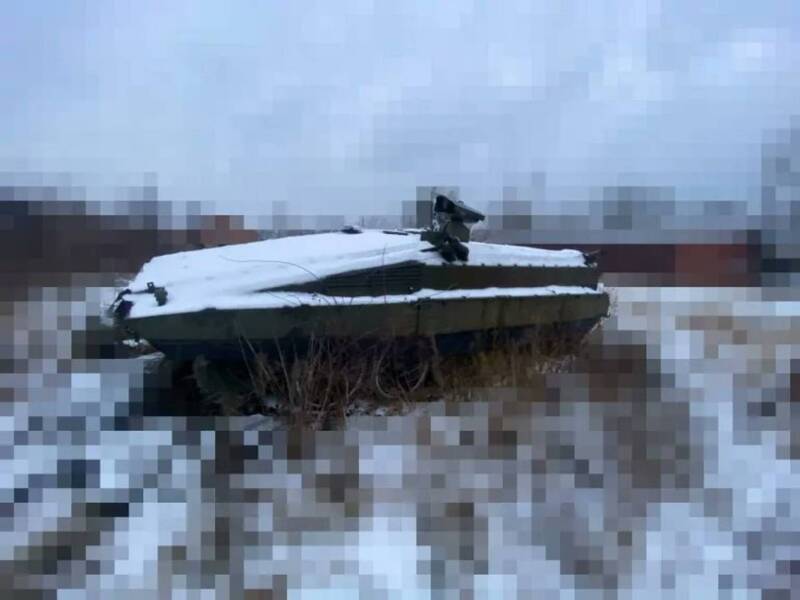 烏克蘭BMP-55履帶裝甲車近期現蹤，厲害之處在於，這型裝甲車是自冷戰時期的T-55戰車「爆改」而來。（取自X）