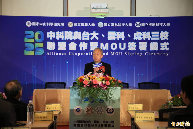 中科院長李世強今（19）日受訪表示，將持續擴大委商生產模式，部分種類無人機朝「全授權」目標邁進。（資料照，記者陳治程攝）