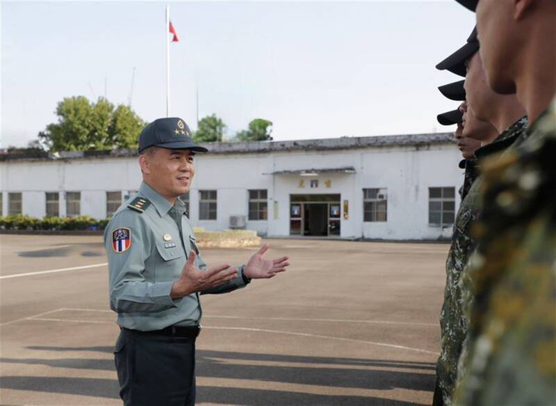 新店東營區為陸軍禮砲連的駐地，陸軍司令呂坤修上將上月底曾到該地視導。（青年日報提供）