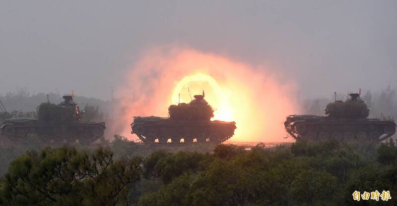 圖為陸軍M60A3 TTS戰車，2021年於坑子口靶場實施裝訓部「戰車排專精訓練」實彈射擊。（本報資料照，記者廖振輝攝）