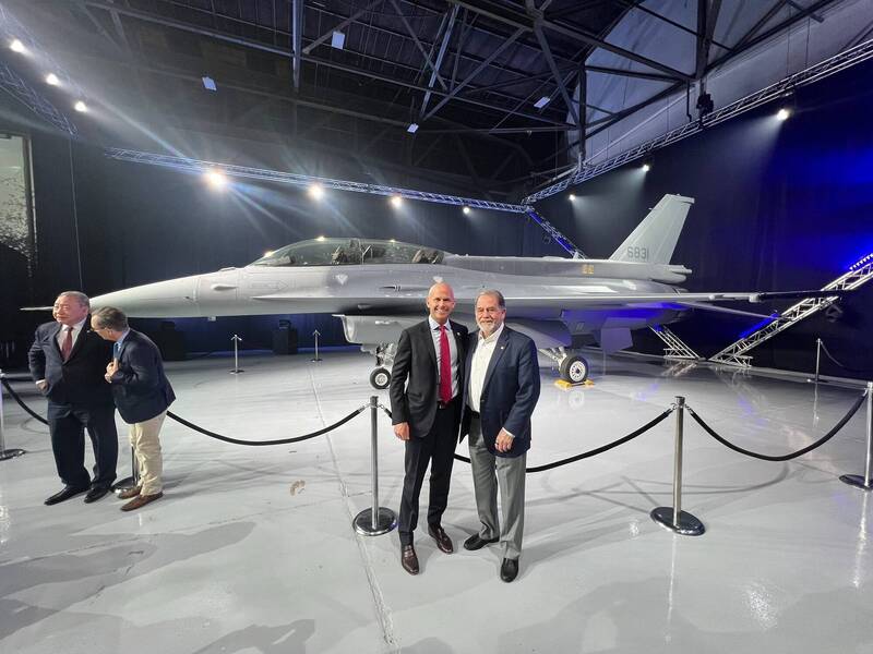 美國時間3月底出廠的我國首架F-16D Block 70戰機。（X帳號 @RepTimmons）
