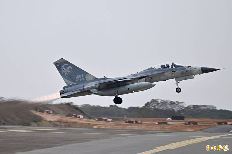國防祕辛》台海偵巡空中遭遇  IDF飛官劉峯瑜記錄共軍蘇愷戰機服役