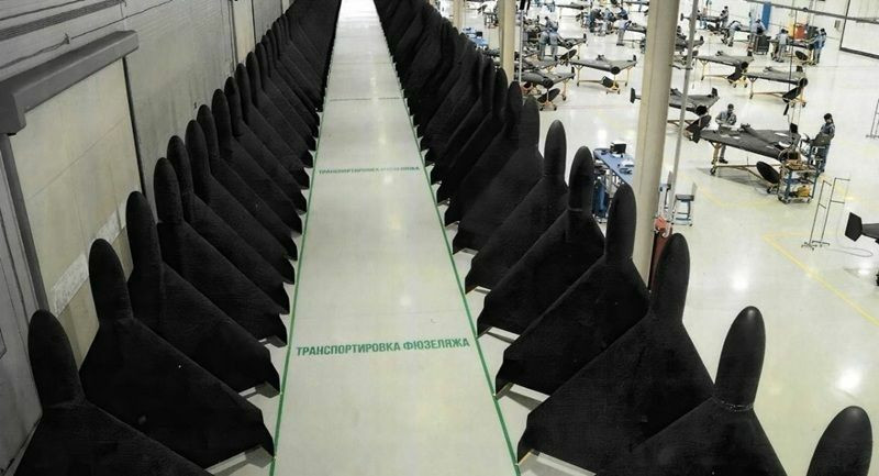 圖為俄羅斯境內一處未公開地點的「見證者-136」無人機生產線，展現了其大規模組裝的景象。（圖取自Telegram）