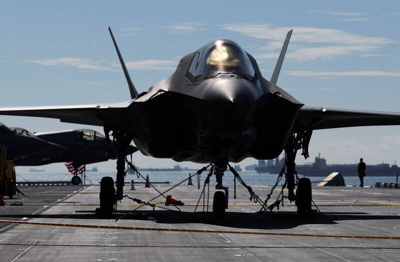 的黎波里號艦長約257公尺，可供F-35B匿蹤戰鬥機起降。（路透資料照）