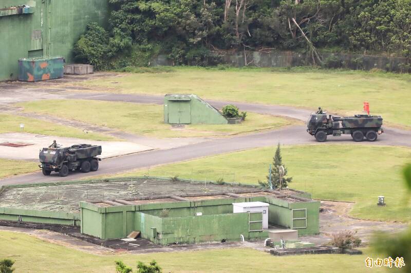下月將成軍的海馬士多管火箭系統，也將納入漢光41號演習「新式裝備作戰效能」的範圍中。圖為58砲指部海馬士系統在九鵬基地實彈射擊。（記者陳治程攝）