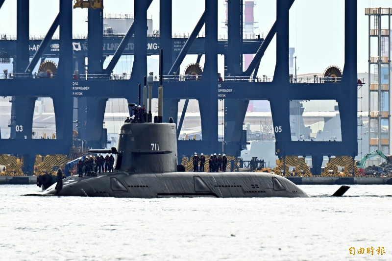 海鯤號進行第三次海測。（記者李惠洲攝）
