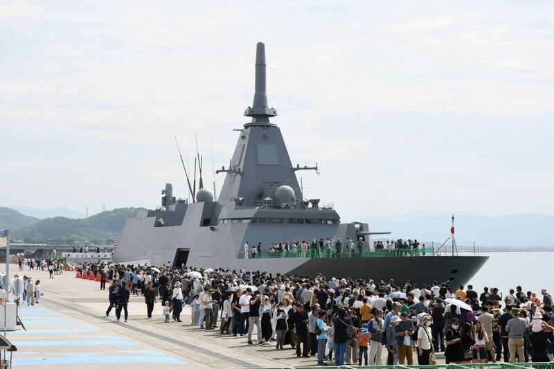 圖為日前開放民眾登艦參觀的海自最上級7號護衛艦「仁淀號」，同級艦未來都將比照這艘軍艦，安裝美系的Mk41垂直發射系統。（日本海上自衛隊官方Facebook）