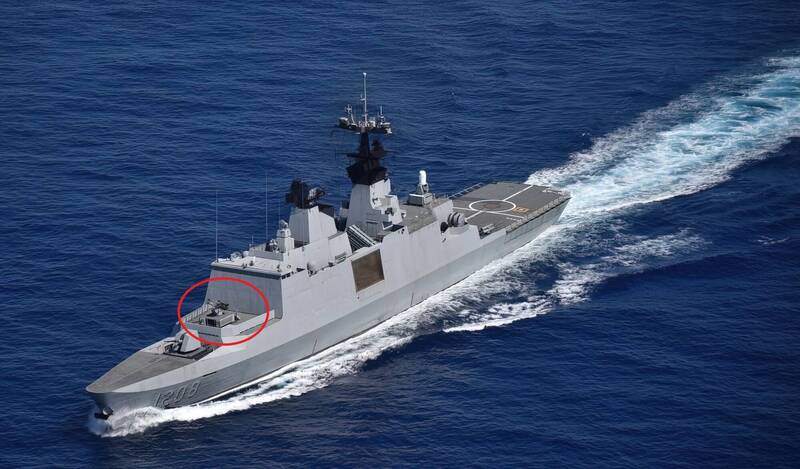 海軍承德艦性能提升前，艦艏B砲位裝設「海欉樹」飛彈發射器（紅圈處），未來將換裝為華陽垂發系統，大幅提升防空戰力。（本報編輯；資料照，海軍提供）