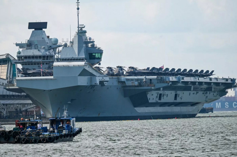 英國「威爾斯親王號」航空母艦於6月24日停靠新加坡港口。該航艦打擊群目前正執行其印太部署任務，預計將於8月至9月間與日本海上自衛隊進行聯合演訓。（法新社）