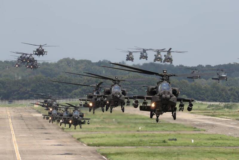 南韓陸軍的AH-64D「阿帕契」攻擊直升機。（南韓陸軍官方Facebook）