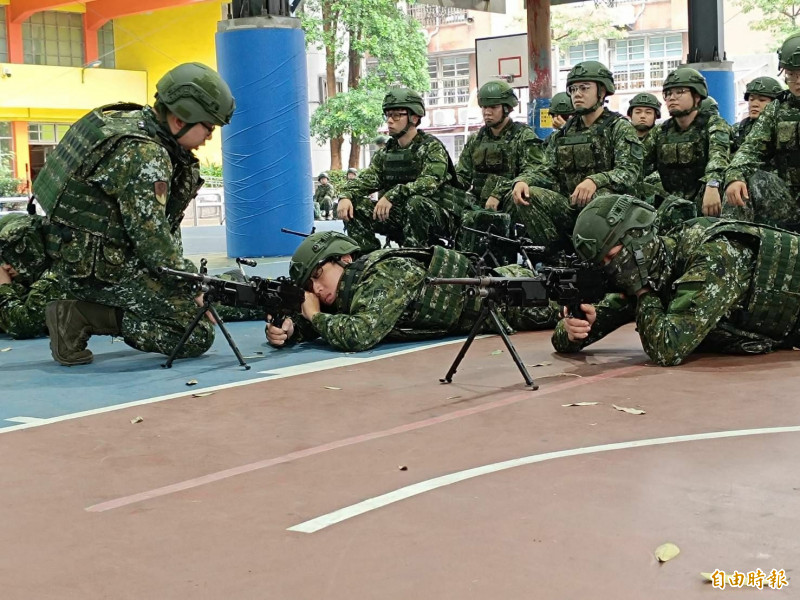 陸軍六軍團步兵206旅全旅動員教召，9日進入第5天，分別在桃園、蘆竹進行作戰訓練。（記者鄭淑婷攝）