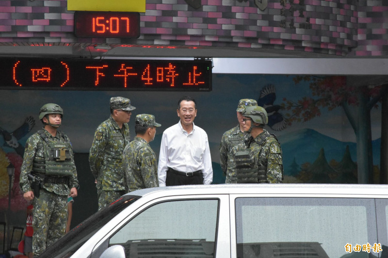 國防部長顧立雄（白衣）視導206旅全旅動員。（記者吳哲宇攝）