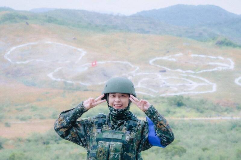 雖然轉任政戰軍官，但吳偲語過去也曾在化兵群單位服務過，更曾擔任化測中心裁判官，去（2024）年底她更隨現職單位的機步269旅「下聯勇」，持續增添閱歷。（吳偲語提供）