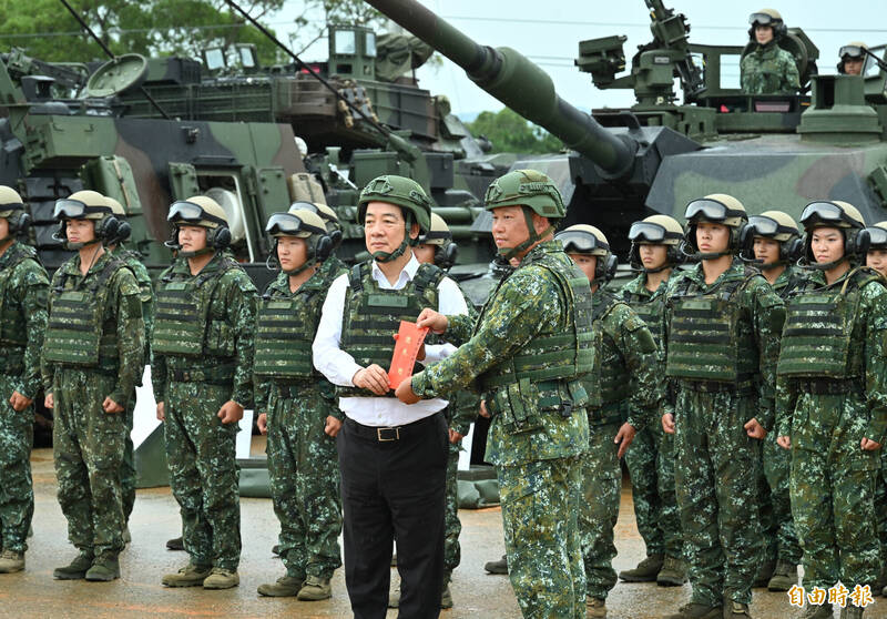 總統賴清德今天視導陸軍M1A2T換裝訓練。（記者田裕華攝）