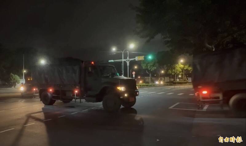 海軍陸戰隊99旅陸續抵達桃園龜山區陸戰隊66旅營區。（記者謝武雄攝）