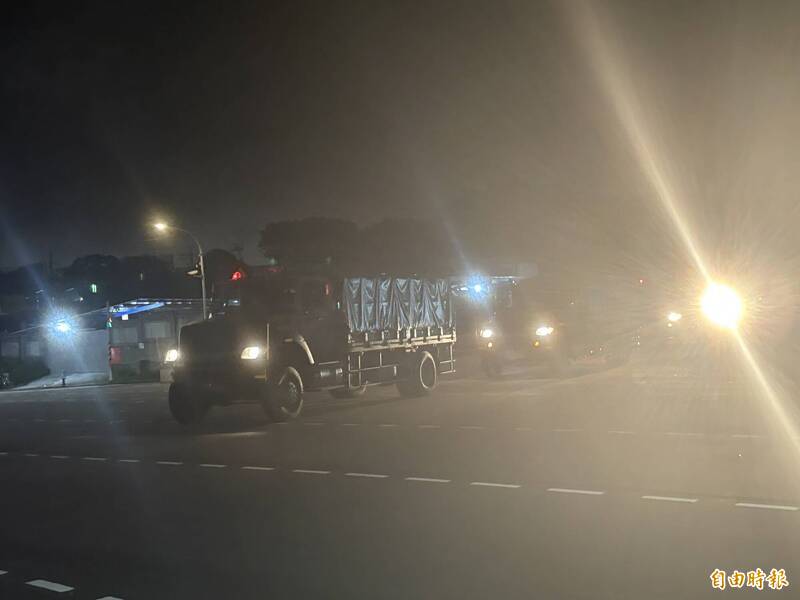 海軍陸戰隊99旅以速度機動性較高的機甲車輛為骨幹北上增援，陸續抵達桃園龜山區陸戰隊66旅營區歇整。（記者謝武雄攝）
