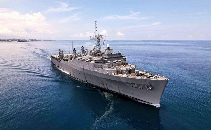海軍旭海艦模擬美軍增援，完成物資卸載後駛離花蓮港。（讀者提供）