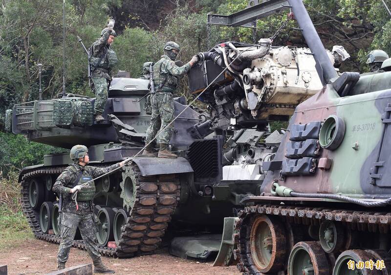 陸軍234旅等部隊於國軍108年春節加強戰備期間，進行反擊再戰整備演練，模擬野戰搶修與進行油彈整補。（資料照，記者廖振輝攝）