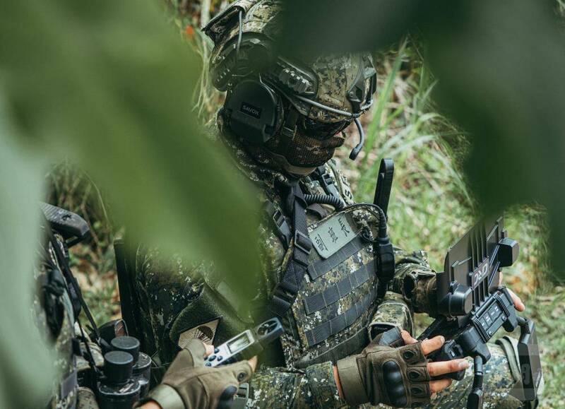 國軍部隊具體落實「科技取代人力、火力取代傳統兵力」原則。（圖：軍聞社提供）
