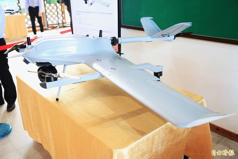 中科院「紅雀三型」小型偵蒐無人機改版今年3月在台大雲林分校展示，飛行性能初步符合軍備局「乙型」無人機的基本要求。（本報資料照，記者陳治程攝）