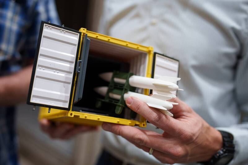 圖為桑迪亞國家實驗室製作的1:14移動式保險庫模型，其中的武器疑似模擬B61系列核彈。（圖片取自桑迪亞國家實驗室）