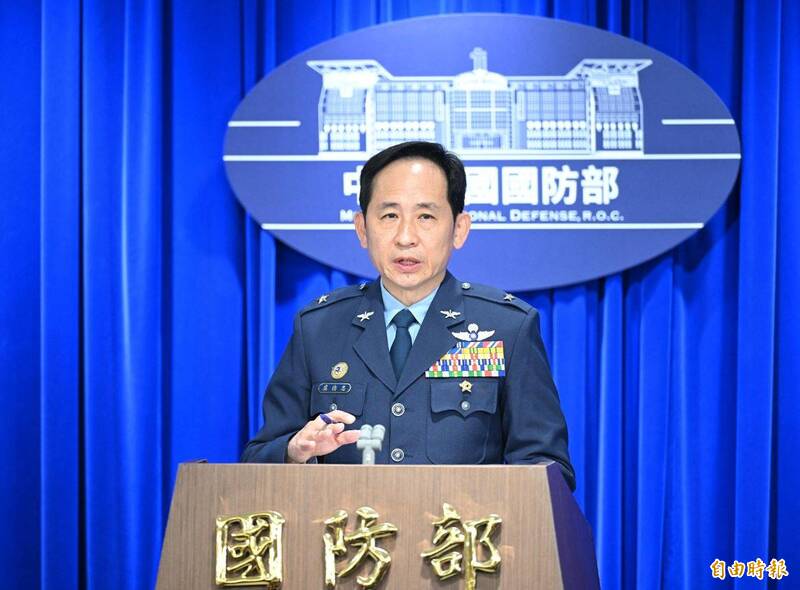 空軍司令部督察長虞德忠少將，月底將升任空軍司令部政戰主任，並晉任為空軍中將。圖為他針對勇鷹高教機失事墜海初步調查結果提出說明。（資料照，記者張嘉明攝）
