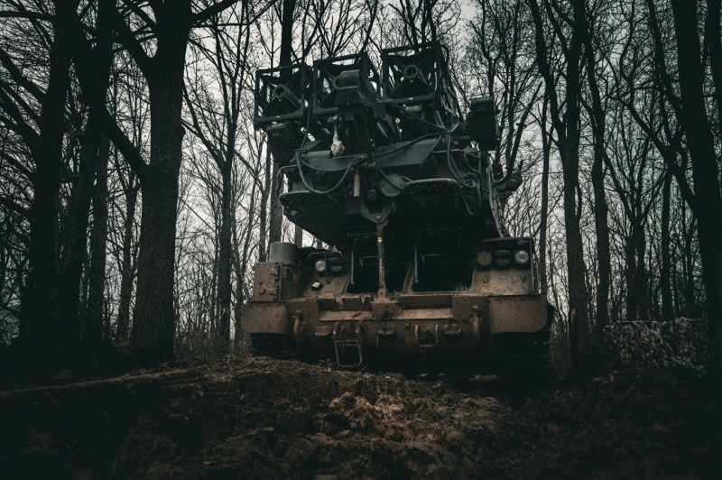 烏克蘭空軍公布的「科學怪人防空系統」（FrankenSAM）照片，此系統將美製飛彈整合至蘇聯時期的Buk-M1發射車上。美國最新核准的軍售案，即包含了這類武器的在地維護與後勤服務。（圖：烏克蘭空軍四令部）