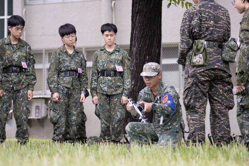 三軍九校院聯合入伍訓今年首度實施無人機課程。（擷取自陸軍官校臉書）