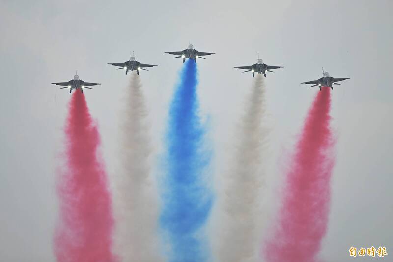 空軍5日舉辦「雷虎小組傳承交接典禮暨勇鷹高教機噴煙性能展示」。（資料照，記者陳逸寬攝）