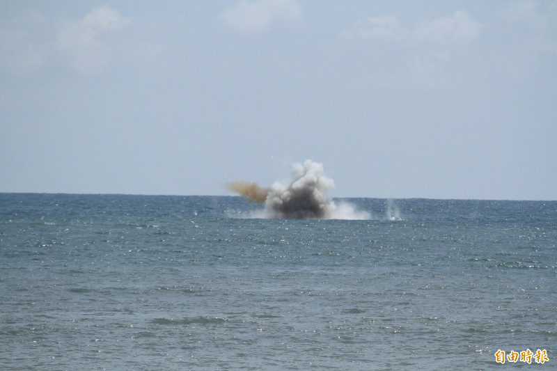 「天馬操演」今天震撼登場，27枚「頂攻」拖式2B飛彈全命中。（記者蔡宗憲攝）