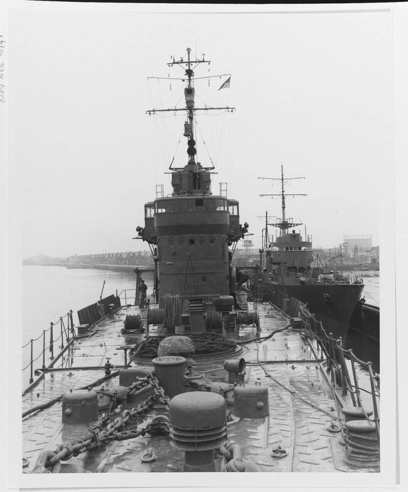 圖為雪風號於戰後1947年，作為日本僑民運輸艦的樣貌，可見艦艏12.7公厘主砲塔已被拆除。該艦於同年7月移交給我國海軍。（圖片取自美國海軍遺產司令部）