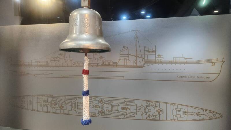 「丹陽」軍艦於1966年11月正式除役拆解，其舵輪及船錨等部件最終被送回歸日本江田島；而刻有丹陽的船鐘（如圖），現則展示於左營軍區故事館。（記者劉宇捷攝）