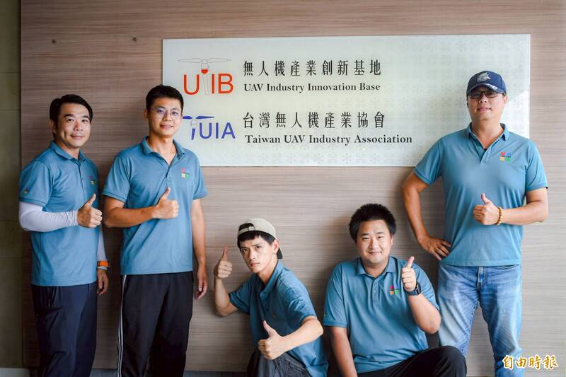 插旗基隆的台續無人機教育團隊，三年前從0開始培育無人機教官，來自民間、軍退的好手從這裡出發，在全台各地持續紮根無人機操作訓練。（記者劉宇捷攝）