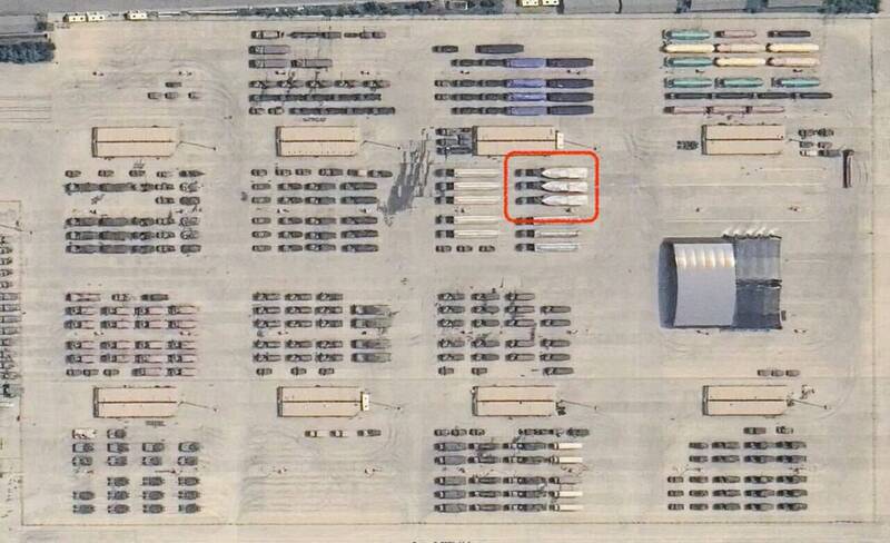 近日中國閱兵彩排中，被發到的無人艇，也被衛星影像捕捉到。（圖取自X@Uncensorednewsw）