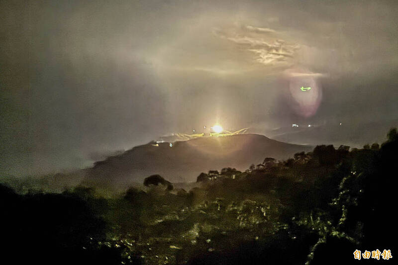 國軍今天凌晨在東部實施「海空精準彈藥射擊」演訓，天劍一型飛彈發射。（記者蔡宗憲攝）