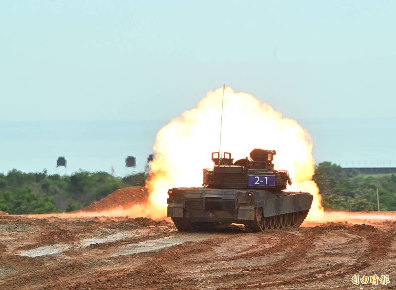 陸軍裝訓部7月10首度安排M1A2T主力戰車實彈射擊。隨著成軍規劃逐步明朗，訓練用、戰備彈藥需求也隨之而生。（本報資料照，記者田裕華攝）