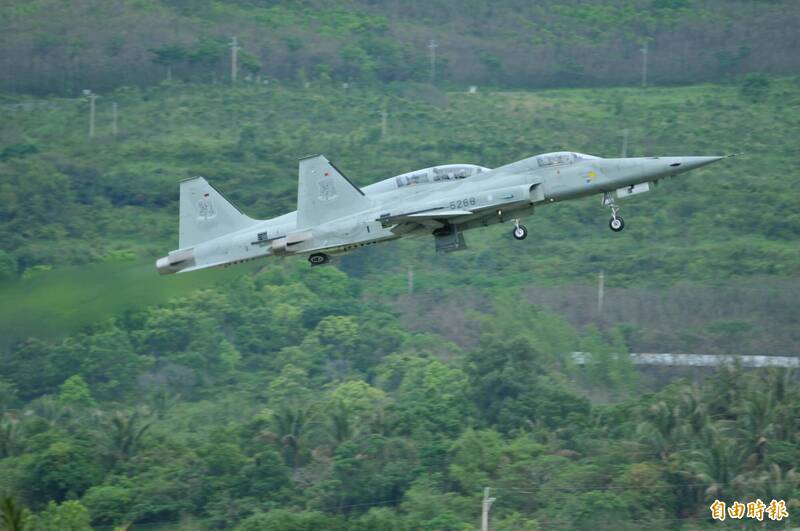 圖為我國空軍曾操作的F-5系列戰機，其在台海飛彈危機期間扮演重要防衛角色。（資料照）