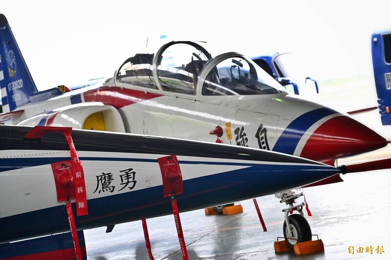 隨著過往擔負部訓組任務的F-5E/F戰機退場，服役逾40年的AT-3自強號高教機（如圖）也來到生涯尾聲，上述兩機將由勇鷹全面接班，扛起日後的飛行訓練和特技表演任務。（本報資料照，記者陳逸寬攝）