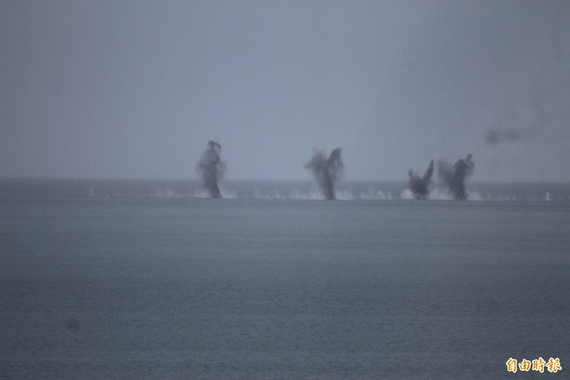 楓港重砲射擊 254發砲彈驗戰力。（記者蔡宗憲攝）