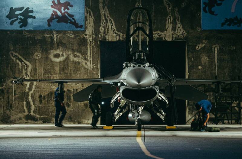 我國2019年購得的F-16C/D Block 70戰機，是近年重大對美軍購案中期程延宕較大者。（國防部官方Facebook）