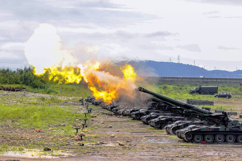圖為第五作戰區M110A2自走砲，於今年6月實施年度重砲保養射擊。（中華民國陸軍官方Facebook）