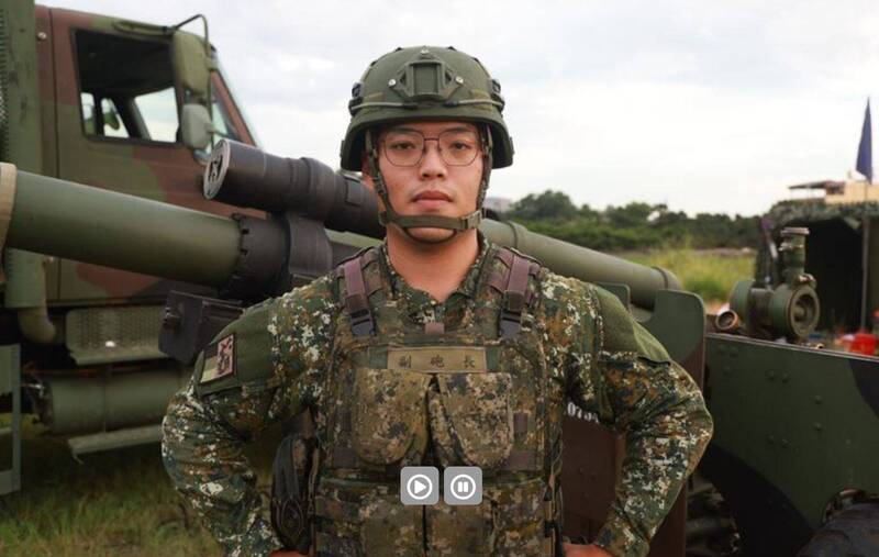 陸軍蘭陽地區指揮部混砲營的砲二連有對兄弟檔，哥哥是砲2連副砲長林煌庭中士。（圖：取自青年日報）